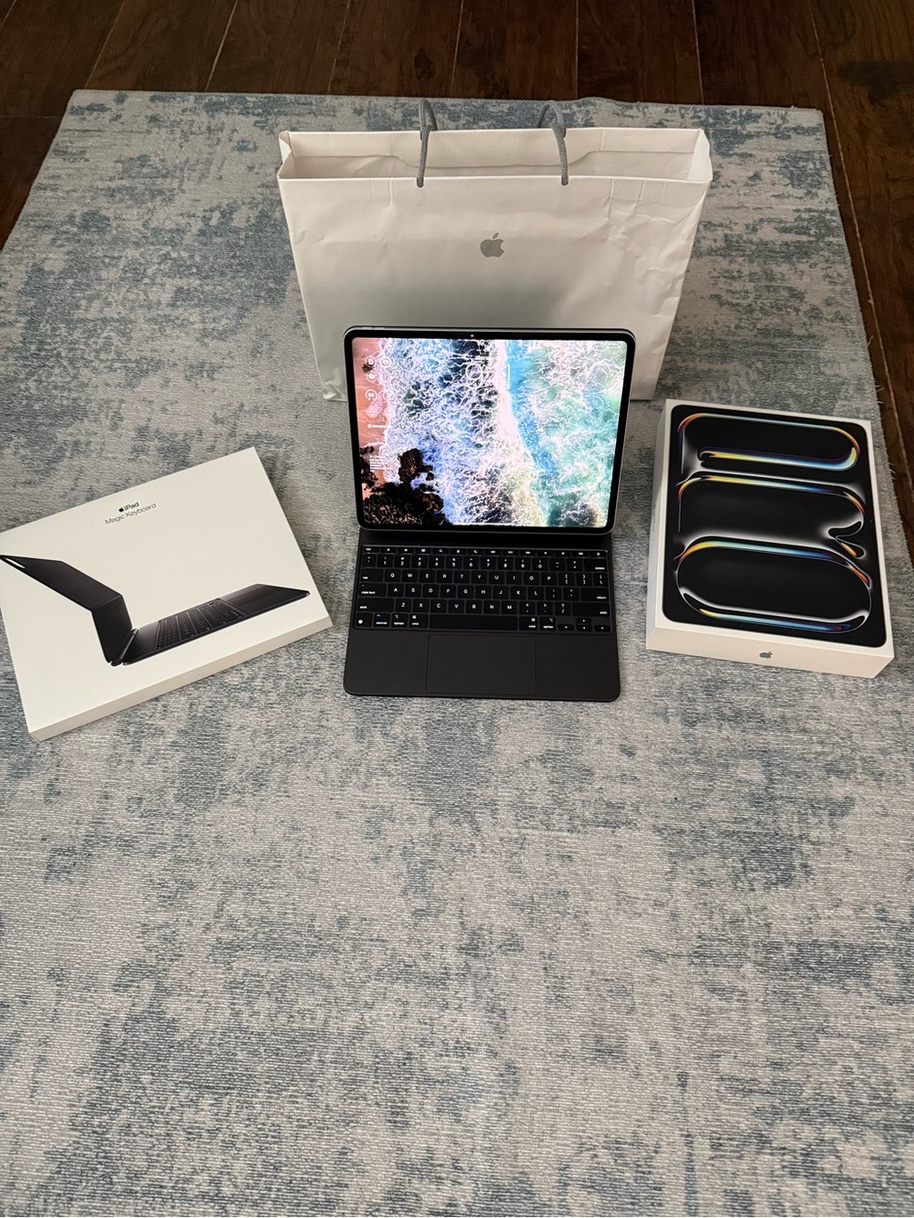 Apple iPad Pro 13in M4 and keyboard